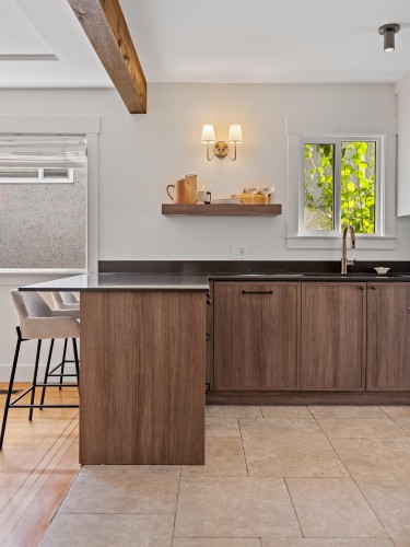 2624 1St Avenue E, Vancouver, BC 