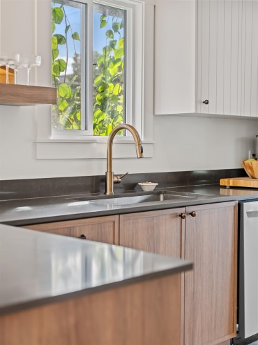 2624 1St Avenue E, Vancouver, BC 