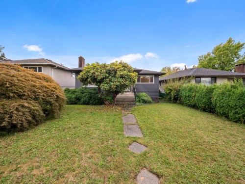 2624 1St Avenue E, Vancouver, BC 