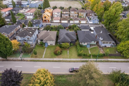 2624 1St Avenue E, Vancouver, BC 