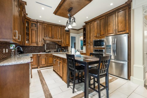 7130 Granville Street, Vancouver, BC 