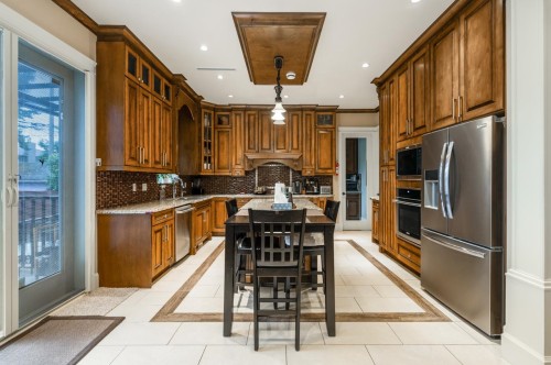 7130 Granville Street, Vancouver, BC 