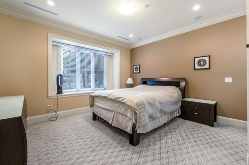 7130 Granville Street, Vancouver, BC 