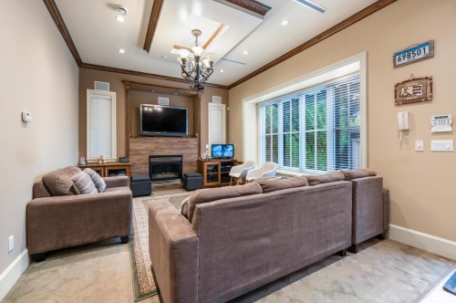 7130 Granville Street, Vancouver, BC 