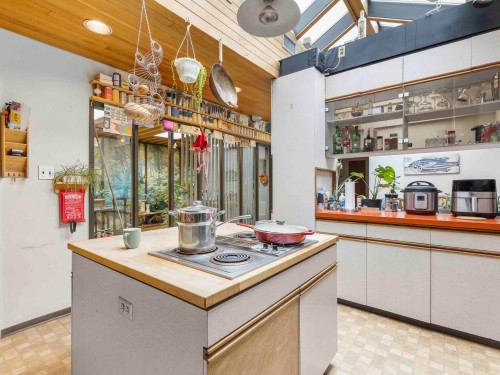 4564 11Th Avenue W, Vancouver, BC 