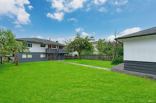 342 18Th Street E, North Vancouver, BC 