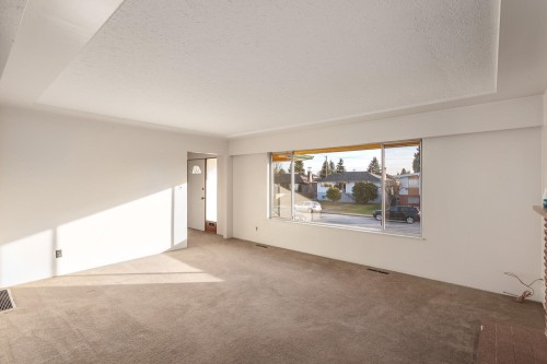 342 18Th Street E, North Vancouver, BC 