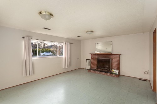 342 18Th Street E, North Vancouver, BC 