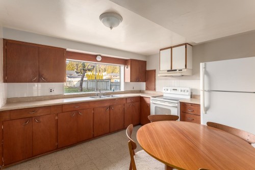 342 18Th Street E, North Vancouver, BC 