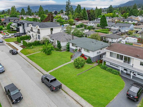 342 18Th Street E, North Vancouver, BC 