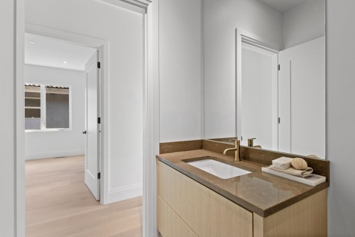 1-1243 27Th Avenue E, Vancouver, BC 