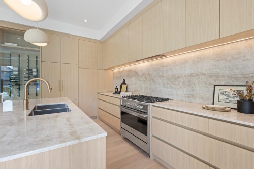 1-1243 27Th Avenue E, Vancouver, BC 