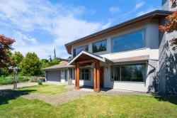 4246 Rockridge Road  West Vancouver, BC V7W 1B1