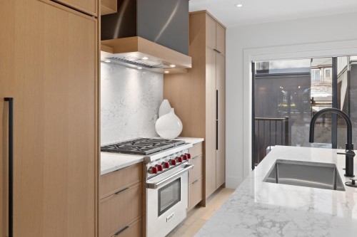 2505 37Th Avenue W, Vancouver, BC 