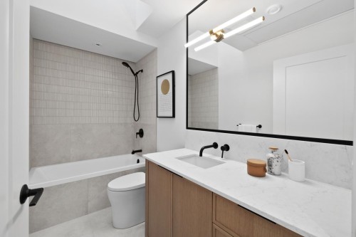 2505 37Th Avenue W, Vancouver, BC 