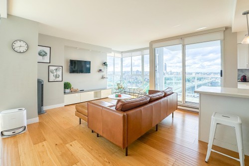 2207-1500 Howe Street, Vancouver, BC 