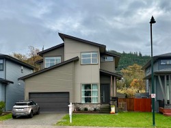 39212 Cardinal Drive  Squamish, BC V8B 0H3