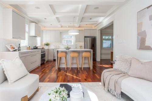 3242 3Rd Avenue W, Vancouver, BC 