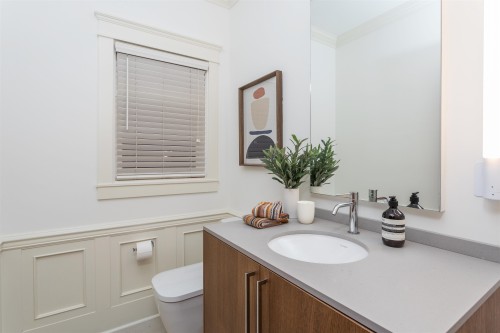 3242 3Rd Avenue W, Vancouver, BC 