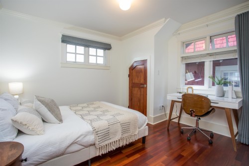 3242 3Rd Avenue W, Vancouver, BC 