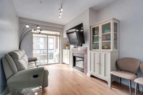 204-6077 London Road  Richmond, BC V6E 0A7