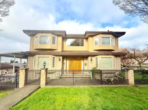 733 Macdonald Avenue  Burnaby, BC V5C 6N6