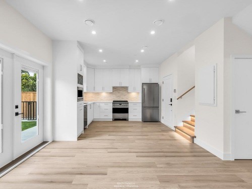 2-4257 Knight Street, Vancouver, BC 