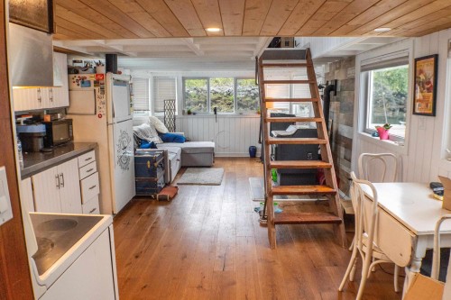 GNB 21-415 W Esplanade Avenue  North Vancouver, BC V7M 1A6