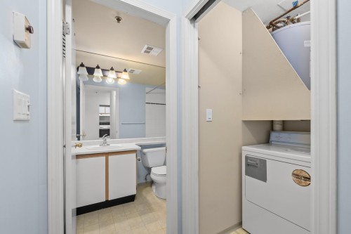 304-918 Roderick Avenue, Coquitlam, BC 