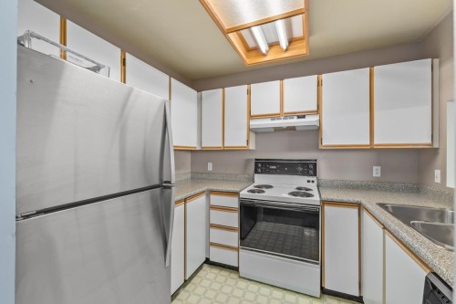 304-918 Roderick Avenue, Coquitlam, BC 