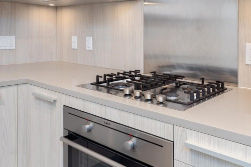 1208-3007 Glen Drive, Coquitlam, BC 