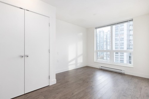 1208-3007 Glen Drive, Coquitlam, BC 