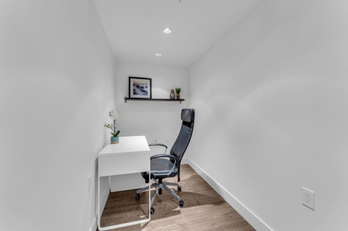 1208-3007 Glen Drive, Coquitlam, BC 