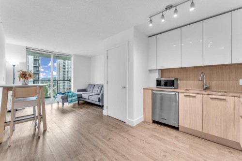 1208-3007 Glen Drive, Coquitlam, BC 