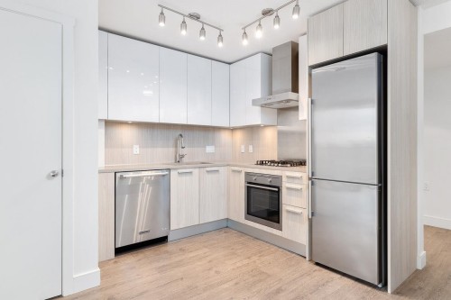 1208-3007 Glen Drive, Coquitlam, BC 