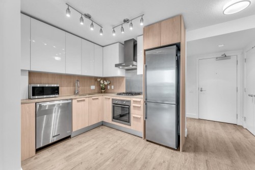 1208-3007 Glen Drive, Coquitlam, BC 