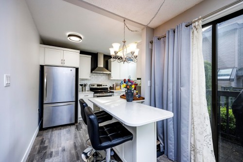 3132 Lonsdale Avenue, North Vancouver, BC 