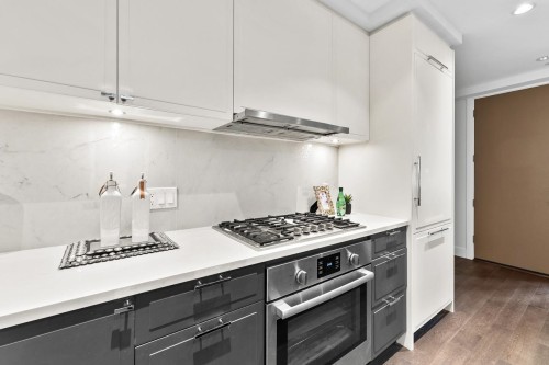 7599 Yukon Street, Vancouver, BC 