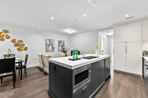 7599 Yukon Street, Vancouver, BC 