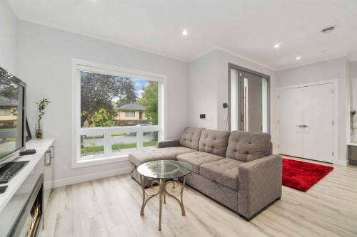 2577 Parker Street, Vancouver, BC 