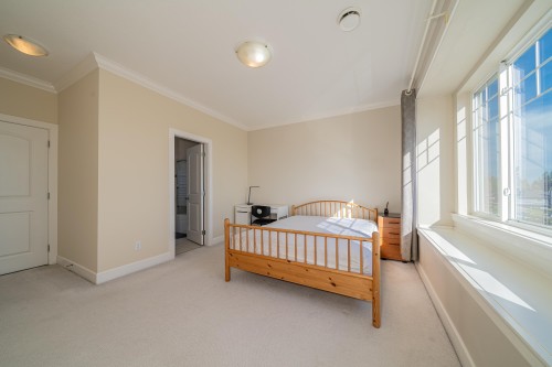 5511 Mckee Street, Burnaby, BC 