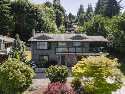 6950 Porpoise Drive  Sechelt, BC V7Z 0C8