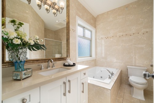 3716 17Th Avenue W, Vancouver, BC 