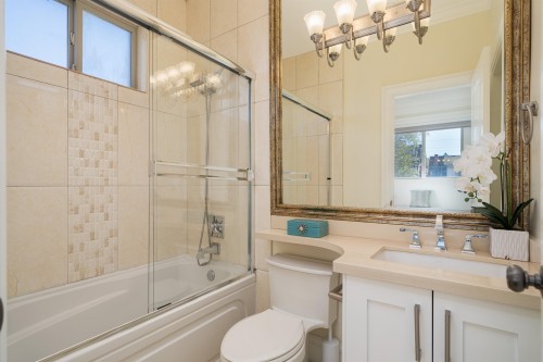 3716 17Th Avenue W, Vancouver, BC 