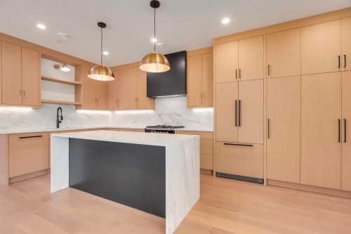 2698 5Th Avenue E, Vancouver, BC 