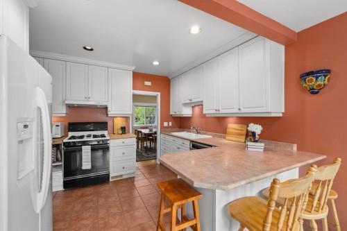 723 4Th Street E, North Vancouver, BC 