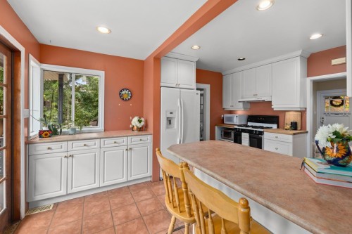 723 4Th Street E, North Vancouver, BC 