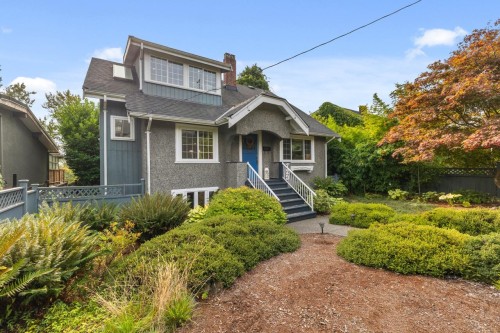 723 4Th Street E, North Vancouver, BC 