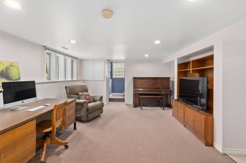 723 4Th Street E, North Vancouver, BC 