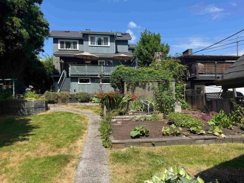 723 4Th Street E, North Vancouver, BC 